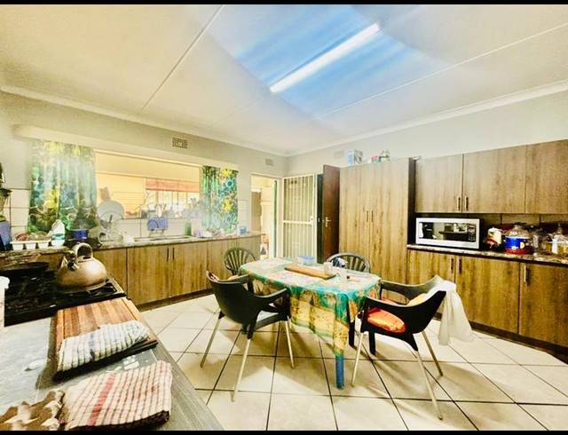 4 BEDROOM HOUSE FOR SALE IN VANDERBIJLPARK SW 1